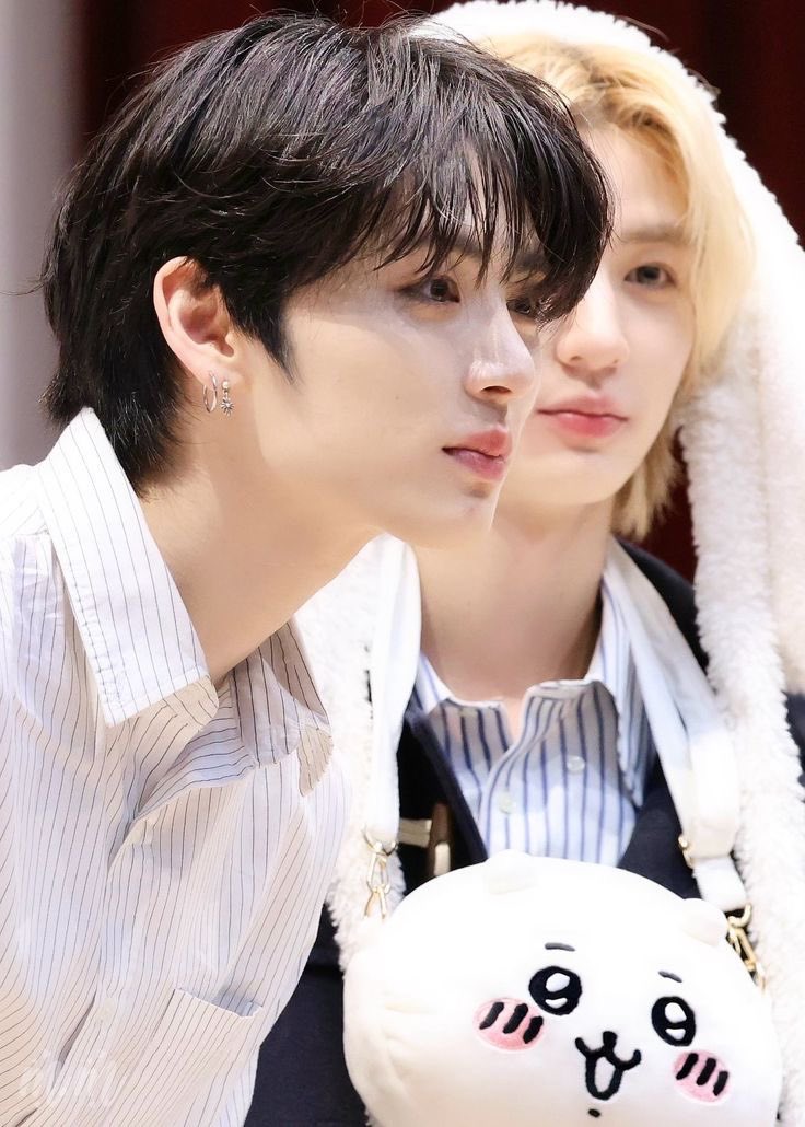 눈빛 보고 너무 달달해서 이 썩을 거 같음