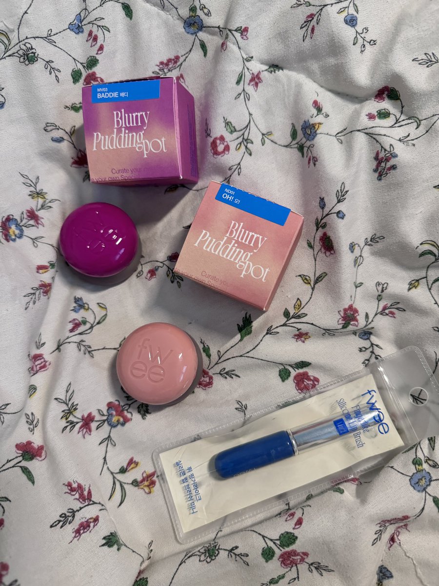 user3564389's tweet photo. ส่งต่อ 📬🤎🤎
fwee lip&amp;cheek blurry pudding pot
oh! ND01 and baddie MV03 ( ลองแค่ครั้งเดียวค่ะ ) 

300 ค่าส่ง 50 รับสองสีแถม ￼Fwee Fingerlike Silicone Lip Brush - สนใจ dm ได้เลยค่ะ

#ส่งต่อเครื่องสำอางค์ #ส่งต่อเครื่องสำอาง #ส่งต่อคสอ #เครื่องสำอางเกาหลี #เครื่องสำอางค์มือสอง https://t.co/5gmy3phzCK
