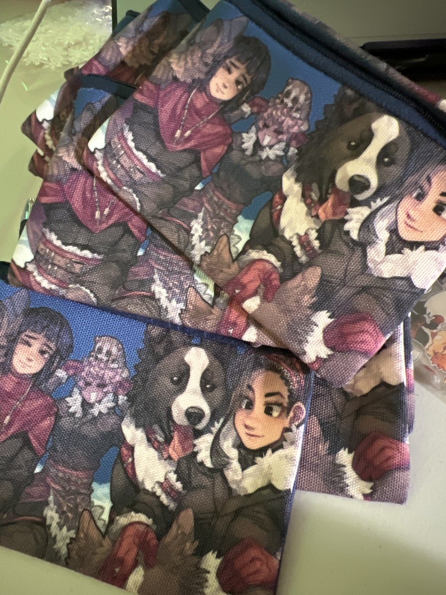 ❄️Little preview for y'all of our pencil cases! We can't wait to use these adorable little pouches for just about everything💙