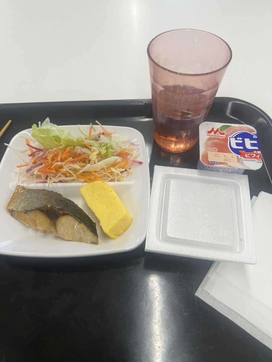 CorrinaBobCat's tweet photo. レコーディングダイエット
3月25日
朝:魚、サラダ、納豆、ヨーグルト
昼:サラダランチ、ごはん、マカロン、カフェラテ
夜:サラダ、ごはん、小皿2

2025年初会社朝ごはん！
3食会社ごはん https://t.co/RHeEPEhvg5