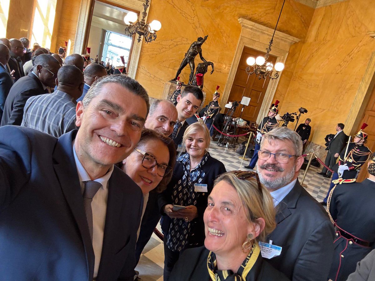 EricPAUGET1's tweet image. Très largement accaparé par le travail parlementaire et la loi narcotrafic ces dernières semaines, j’ai eu le plaisir de d’accueillir cette délégation d’antibois, mes amis, pour leur faire découvrir l’Assemblée nationale et le travail parlementaire 🏛️

#AssembléeNationale…