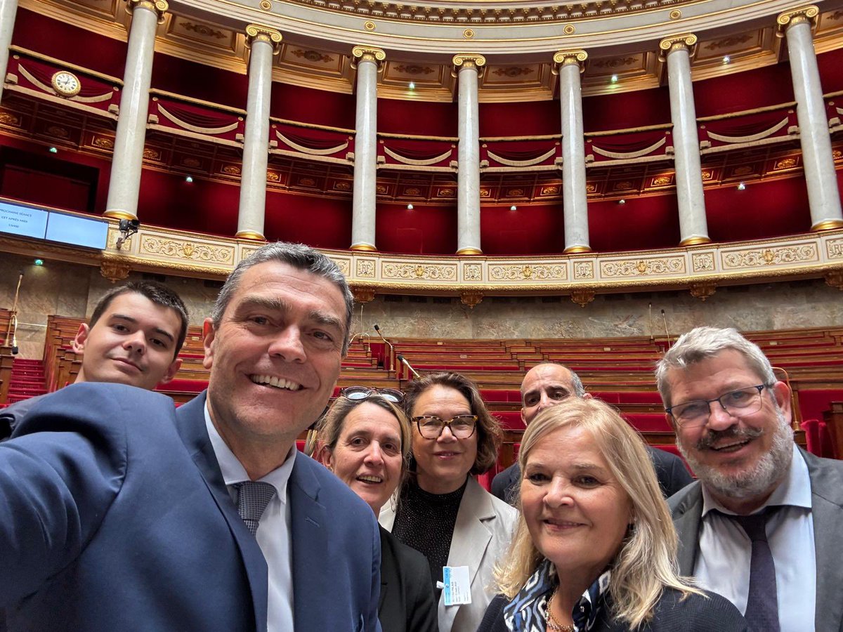 EricPAUGET1's tweet image. Très largement accaparé par le travail parlementaire et la loi narcotrafic ces dernières semaines, j’ai eu le plaisir de d’accueillir cette délégation d’antibois, mes amis, pour leur faire découvrir l’Assemblée nationale et le travail parlementaire 🏛️

#AssembléeNationale…