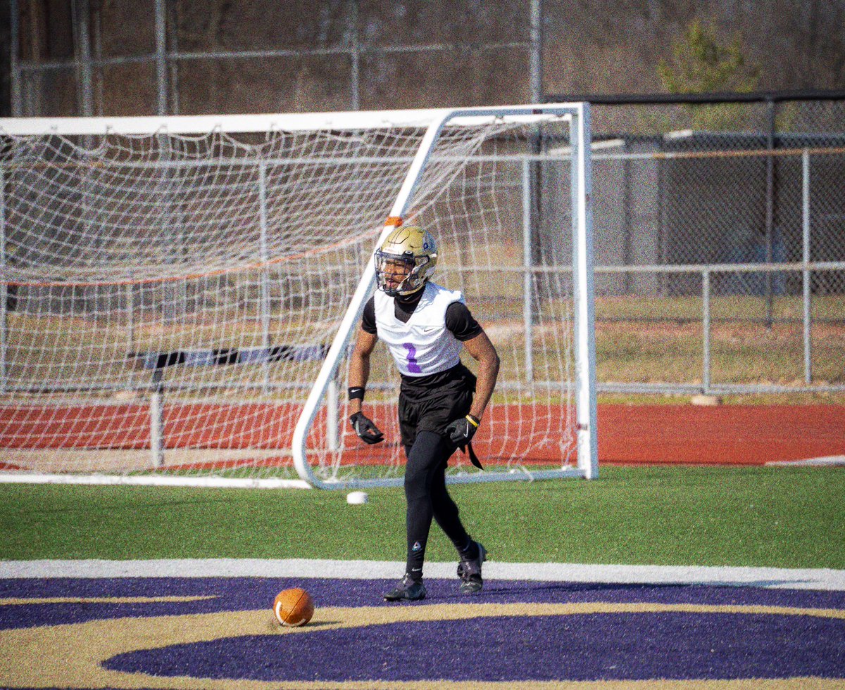DefiCollegeFB's tweet photo. DAY 1 IN THE BOOKS ✅

#JacketNation 
@DC_Athletics
@defiancecollege https://t.co/O17jPoVY26