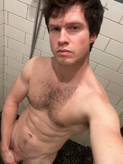 Watch Finn Harding's leaked NSFW photo on TwXstars