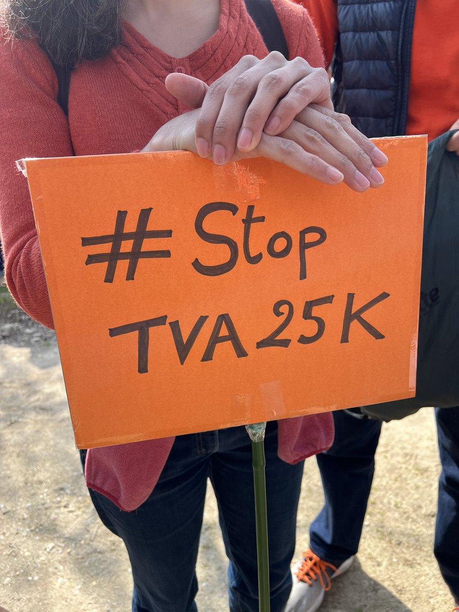 Thomas Lam (@thomaslam92) on Twitter photo Grande mobilisation à Paris aux côtés du ministre <a href="/HNovelli/">Hervé Novelli</a>, père fondateur du statut d’auto-entrepreneur, pour exiger le retrait pur et simple du seuil de TVA à 25k €. Grande mobilisation à Paris aux côtés du ministre <a href="/HNovelli/">Hervé Novelli</a>, père fondateur du statut d’auto-entrepreneur, pour exiger le retrait pur et simple du seuil de TVA à 25k €.