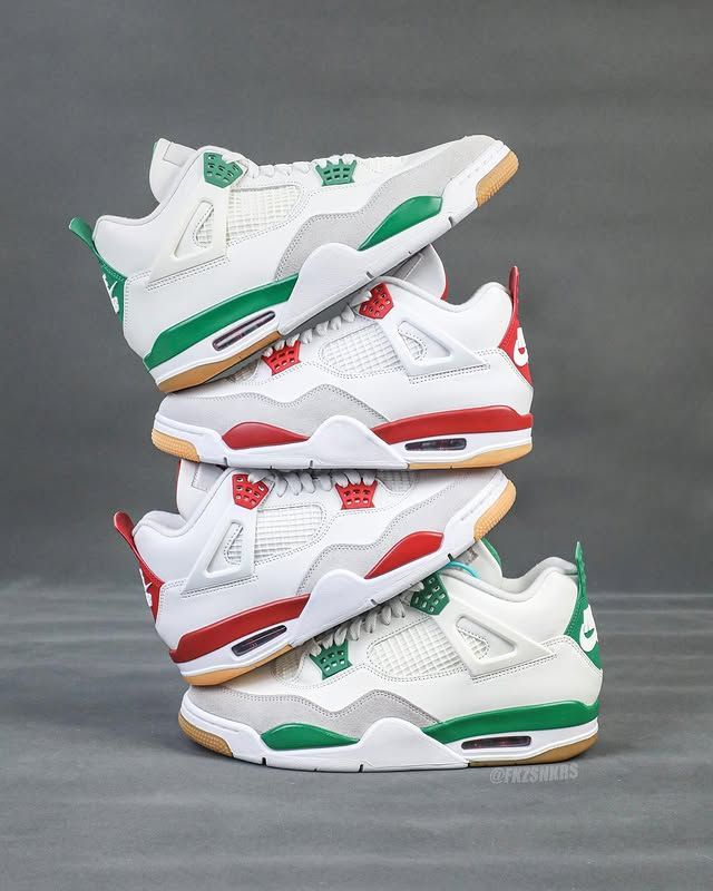 JustFreshKicks's tweet photo. Nike SB x Air Jordan 4 "Varsity Red" vs "Pine Green" 🌹🌲 https://t.co/VkpAAyCVyZ