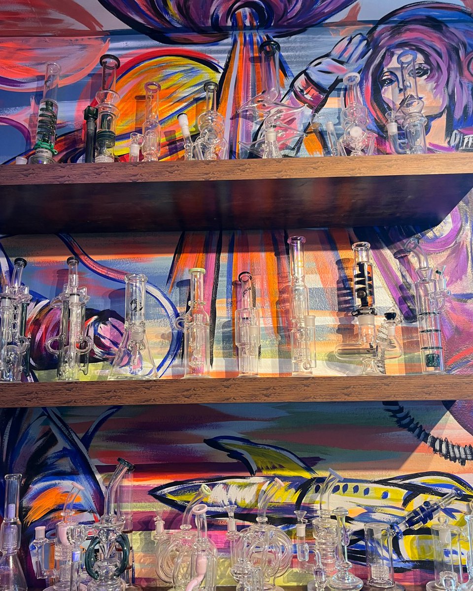 SnapdragonHemp's tweet image. East Ridge LEVEL UP! ⬆️ We welcome everyone to stop by East Ridge 1 to check out our fresh remodeling, with art hand-painted by Olivia Reckert. 

#Remodel #SoftOpen #Decorations #Lounge #Club #Chattanooga #Snapdragon #EastRidge