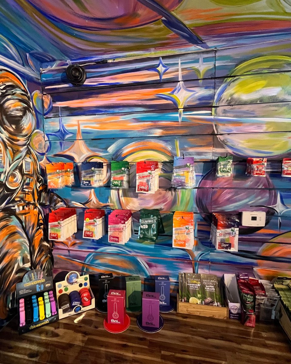 SnapdragonHemp's tweet image. East Ridge LEVEL UP! ⬆️ We welcome everyone to stop by East Ridge 1 to check out our fresh remodeling, with art hand-painted by Olivia Reckert. 

#Remodel #SoftOpen #Decorations #Lounge #Club #Chattanooga #Snapdragon #EastRidge