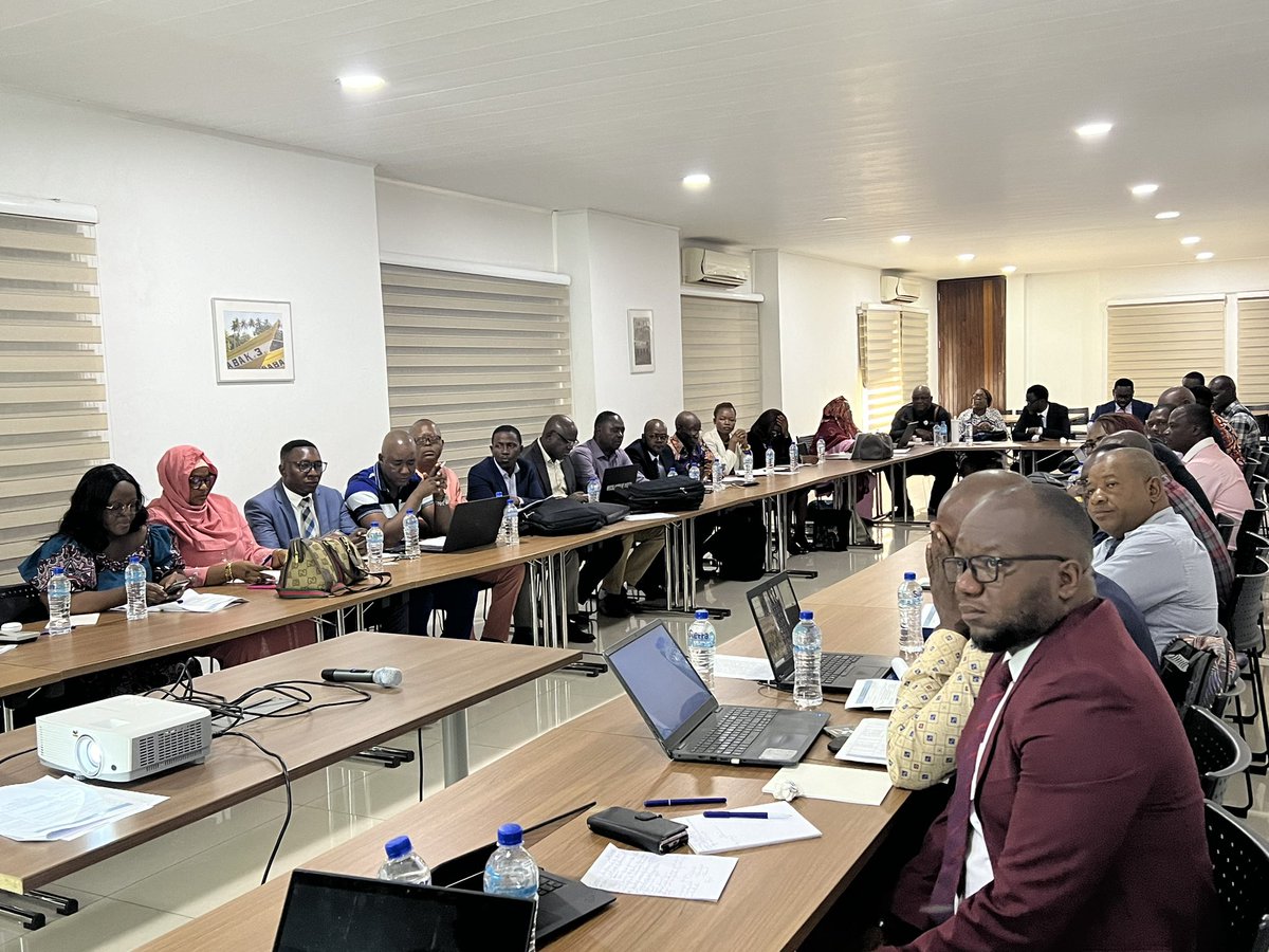 human_sierra's tweet photo. @commonwealthsec trains #HRCSL staff and District Human Rights Committees on strategic approaches in strengthening engagement on critical human rights issues in #SierraLeone. @UNDPSierraLeone https://t.co/SpXQ4M5fRC