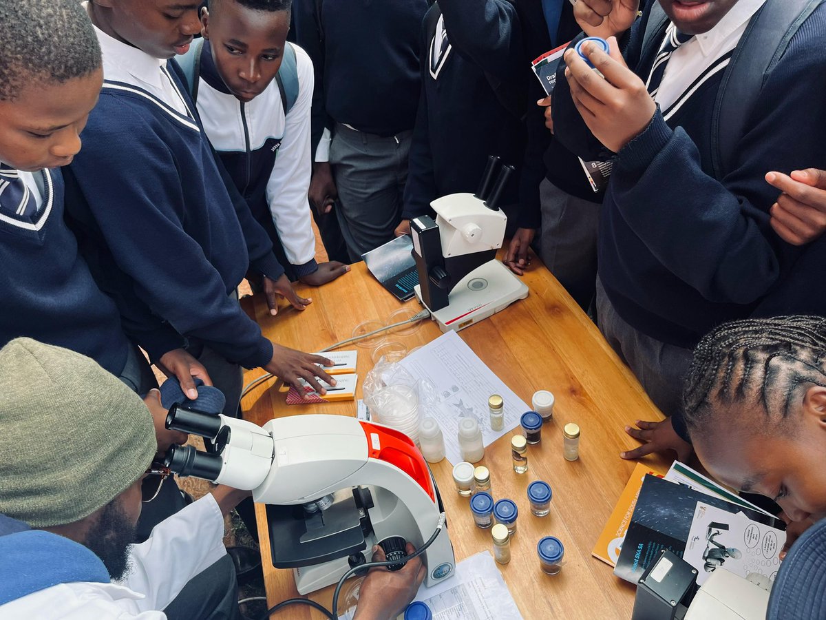 SARChIEco's tweet photo. Team #SARChILuusPowell lab & our recycling advocates at #DerekKobeSeniorSecondary #School in #Lebowakgomo for Eco-Art & #ScienceDay
We had lots of fun with #SustainableDevelopmentGoals #SDGs #SDGWall
#Plastics #WaterQuality #EcosystemHealth
Partnership of Universities & Schools https://t.co/81ed3AyQvw