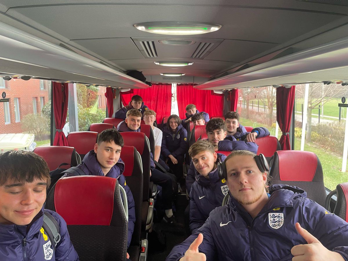 🦁🚎

Tomorrow…🇪🇸

<a href="/UEFAFutsal/">UEFA Futsal</a>