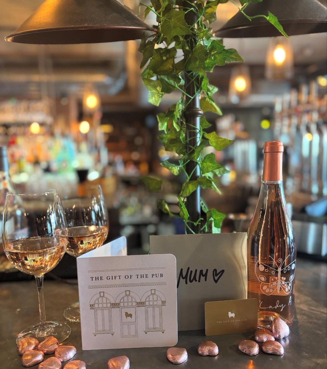 Treat your Mum this Mother’s Day with the gift of the pub🩷

Pop in to grab your gift card or you can find them on our website

#youngs #youngspubs #giftcard #giftofthepub #stationtavern #mothersday #cambridge #celebration