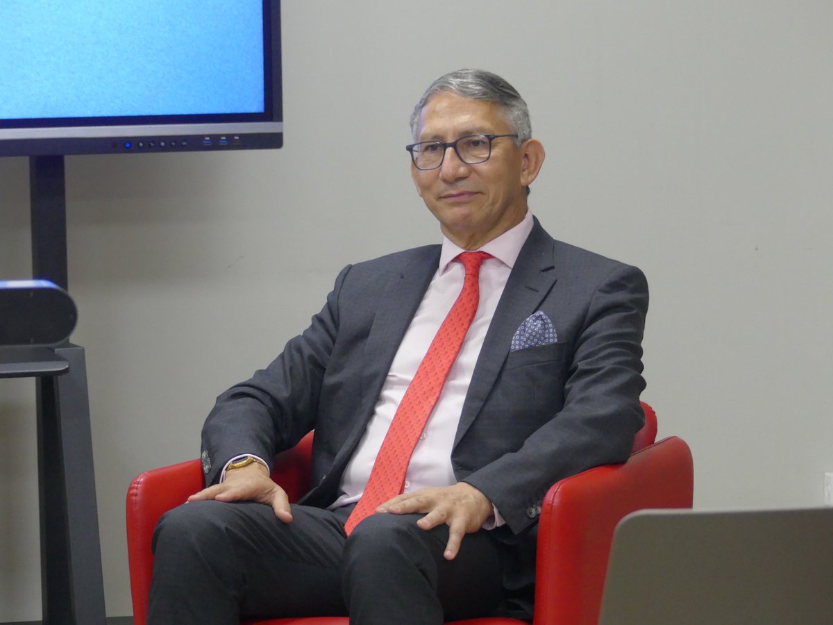 "García Márquez consideraba a Juan Rulfo uno de sus grandes maestros, tanto así, que Gabo presumía de haberse aprendido de memoria cada uno de los episodios acontecidos en el pueblo ficticio de Comala que tantos vínculos secretos estrecharía con Macondo": <a href="/Ca_rodboca/">Carlos Rodriguez Bocanegra</a>.