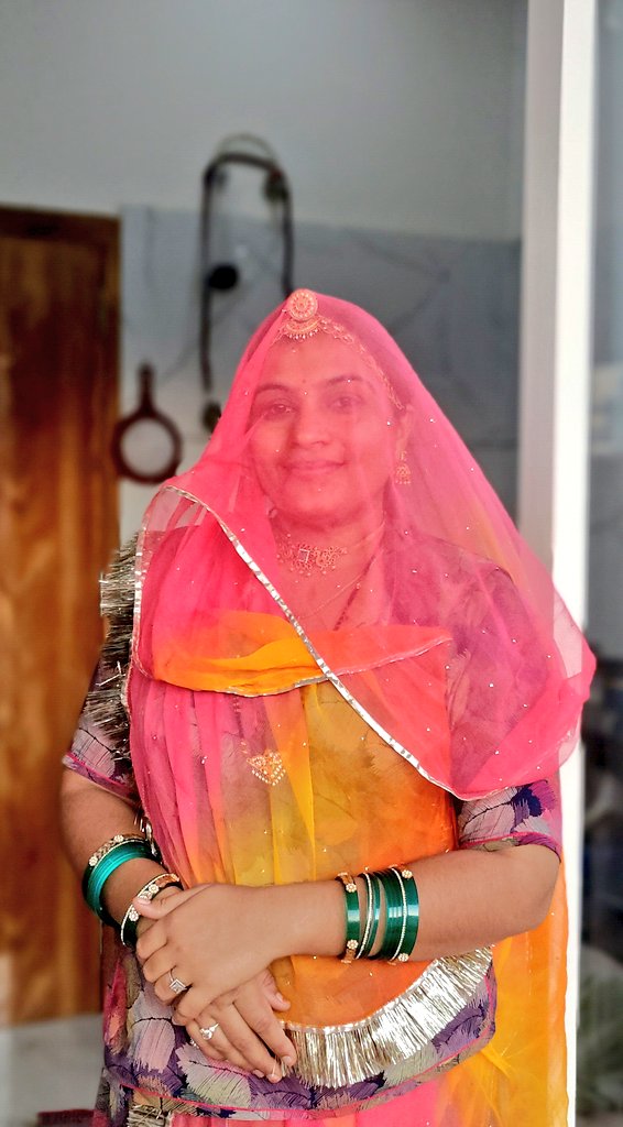 {हर बहू को घूंघट की जरूरत ना होती ....
 ‌‌                      ''अगर''
ससुराल में ससुर जी की जगह एक पिता 
              की होती} !!