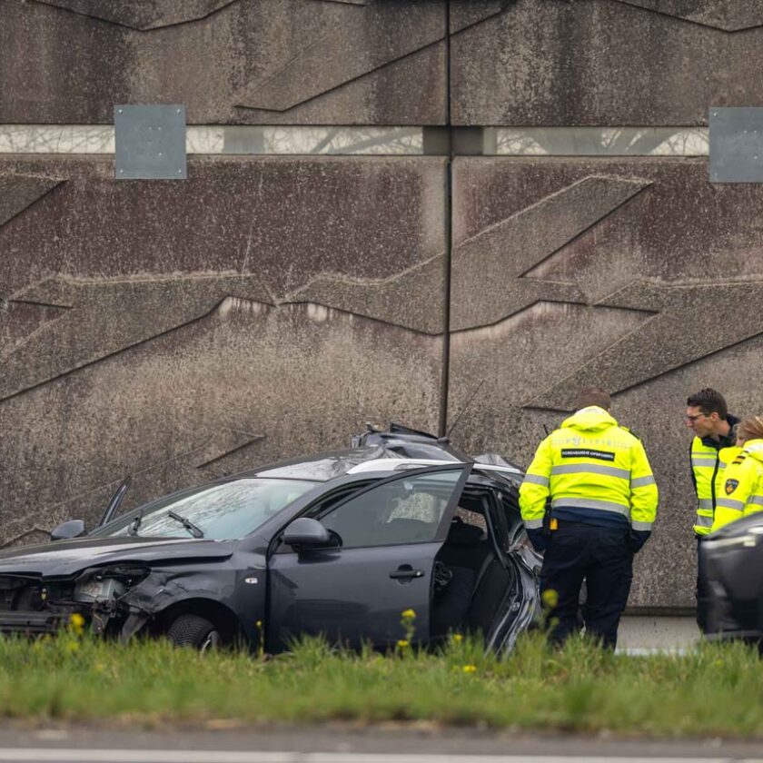 Ongeval op de A2, twee gewonden; snelweg afgesloten