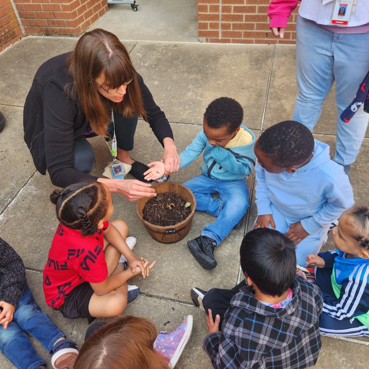 ECSEwMsAlison's tweet photo. @MidlothianISD @MtPeak_Elem ECSE got to plant seeds to celebrate spring today. We learned how to till the soil, plant and water. We will be watching for growth in the upcoming weeks. https://t.co/UqXBtqWLYv