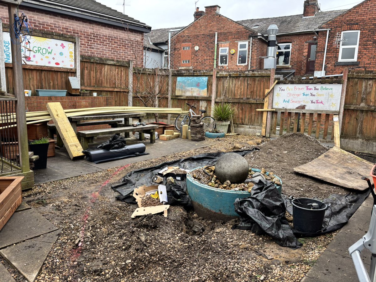 Bay6Project's tweet image. Lots of excitement and mud at #Bay6 as we are having a garden overhaul! #excited