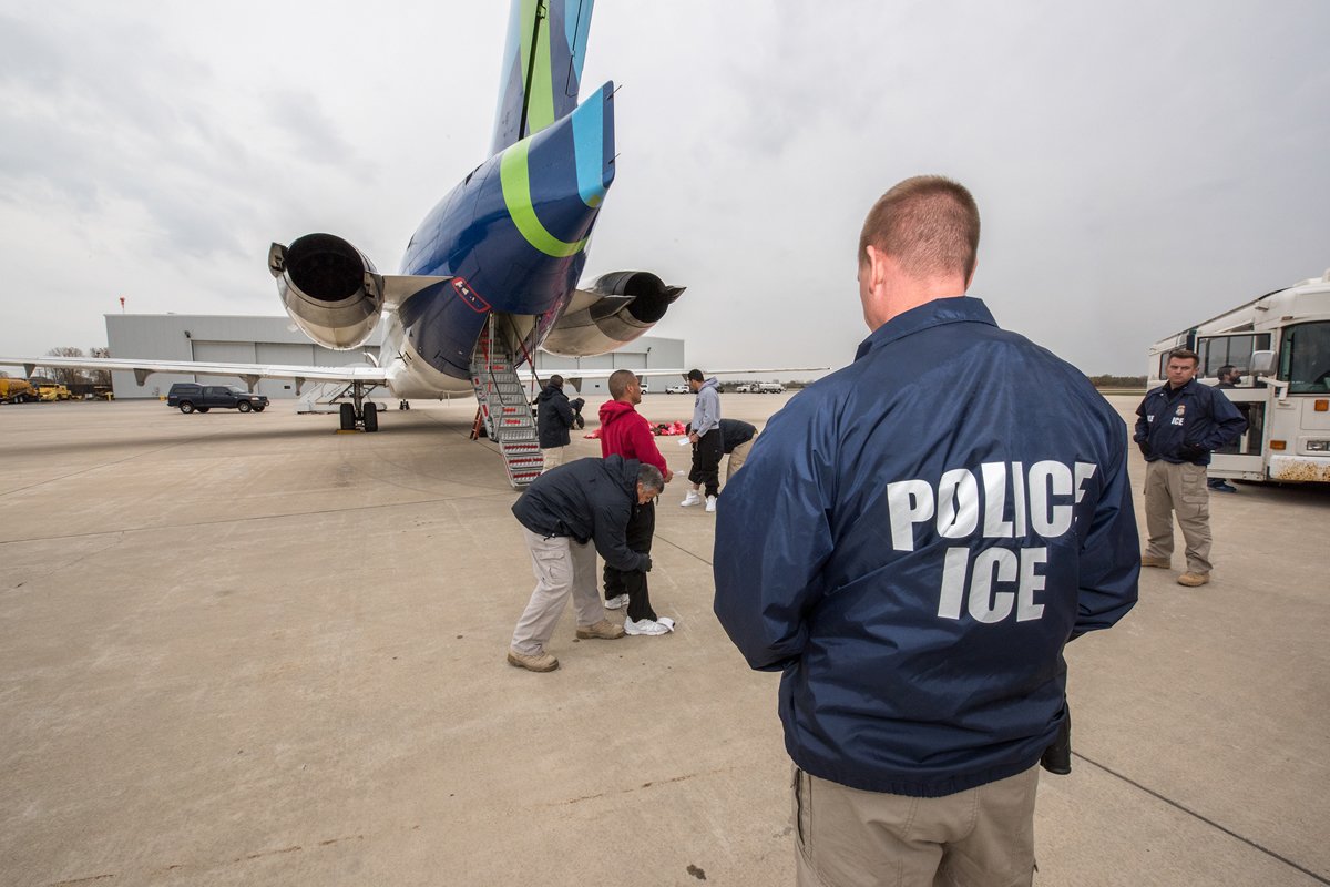 Endurecimiento política migratoria de #EEUU, que incluye violaciones #DDHH y encarcelamiento de viajeros, ha puesto en alerta a naciones aliadas a Washington cuyos ciudadanos han sido afectados.

Así lo evidencian recientes recomendaciones de viajes a EEUU por gobiernos europeos.