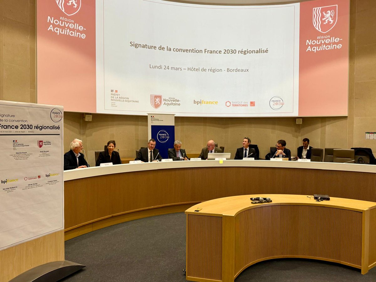 #Economie 📈| Le préfet Étienne GUYOT et le président du conseil régional Alain ROUSSET ont signé la convention #France2030 régionalisé en #NouvelleAquitaine avec <a href="/Bpifrance/">Bpifrance</a> et <a href="/BanqueDesTerr/">Banque des Territoires</a>.

✅ Objectif : soutenir l’#innovation des entreprises et la formation professionnelle.