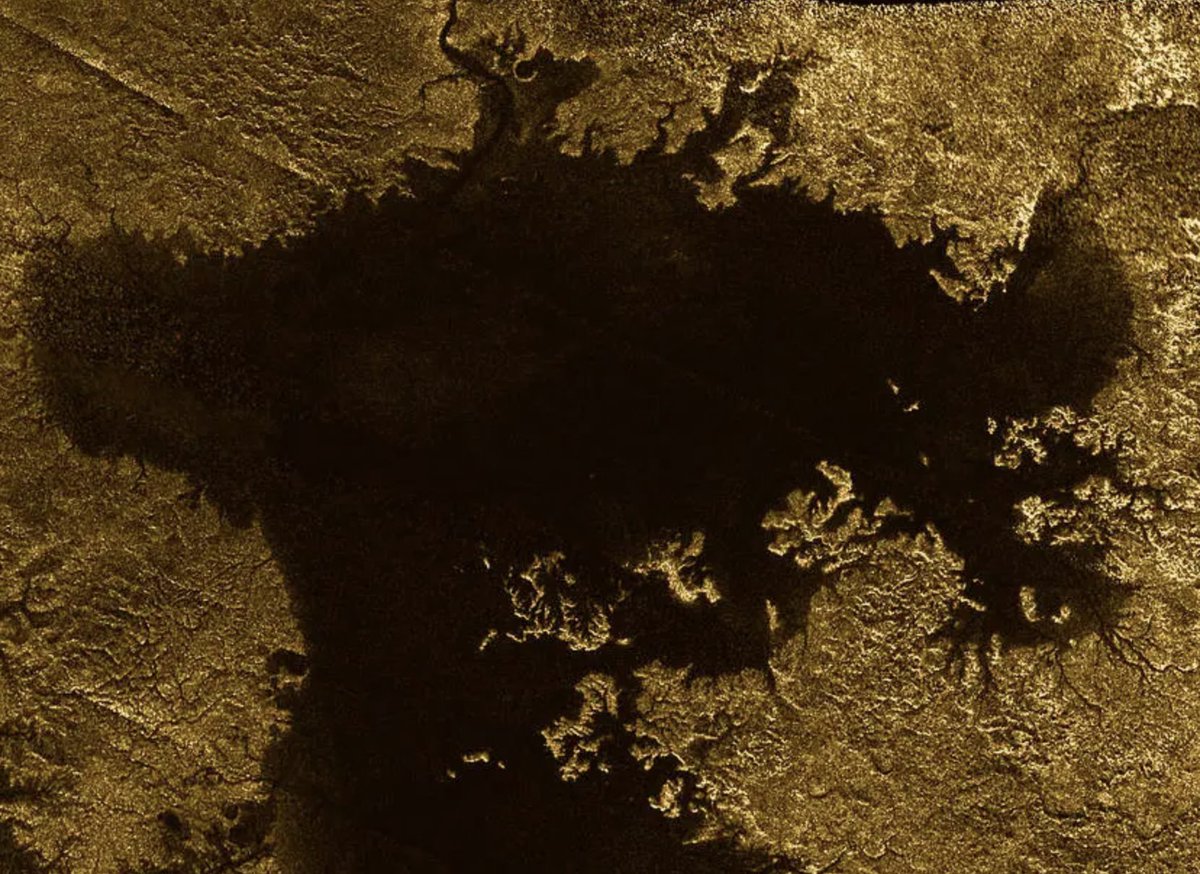 When Christiaan Huygens discovered Saturn’s largest moon Titan #OTD in 1655, it was just a dot in a telescope. Now we know it as a bizarre and beautiful world.

In 2028, we're sending the #DragonflyMission, a car-sized octocopter, to fly Titan's skies. science.nasa.gov/saturn/moons/t…