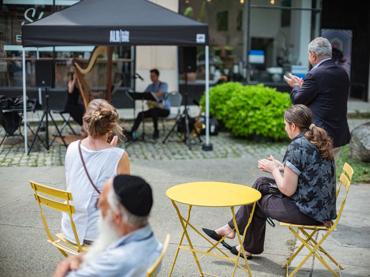 We're bringing back Tunesday!🎸✨ Our lunchtime concert series is returning to downtown Albany this July. Get ready for a lineup of local musical talent at noon on Tuesdays in Jim DiNapoli Park. (Stay tuned for more details!) 🌷🎵🌮