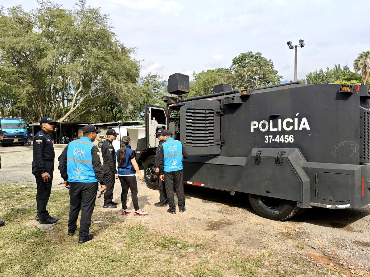 Realizamos revisión a 2 escuadrones y 5 tanquetas de la Unidad de Diálogo y Mantenimiento del Orden - UNDMO, las cuales están disponibles por el paro minero desarrollado en el nordeste del departamento. ✅

#PersoneríaDeBello
#UNDMO