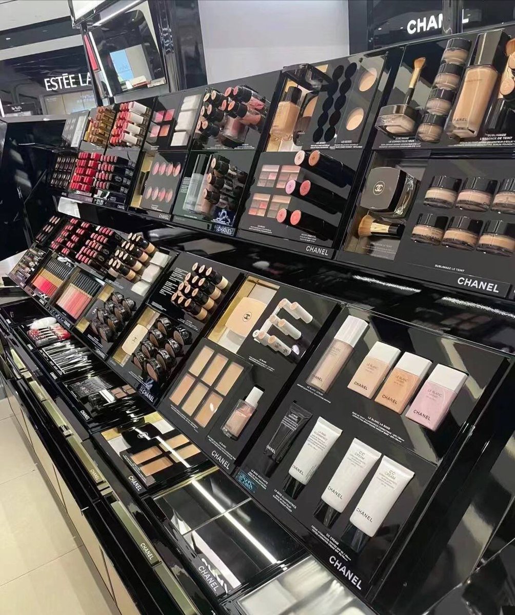 FishmanJim86932's tweet photo. I am now at my friend's Chanel cosmetics store. She said that many new beauty products have arrived. I had to drive for about 15 minutes. https://t.co/UQ5nNc0Z7S