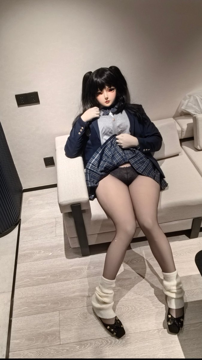 这气温这套衣服也是穿不出去了