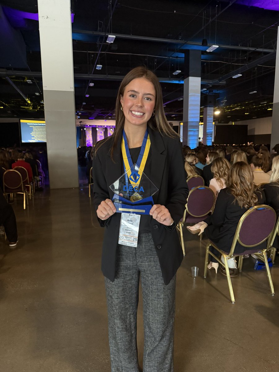 Senior Molly Archibald placed 4th at state for DECA in the Hospitality Services Team Decision Making Category. Great job Molly! #etH