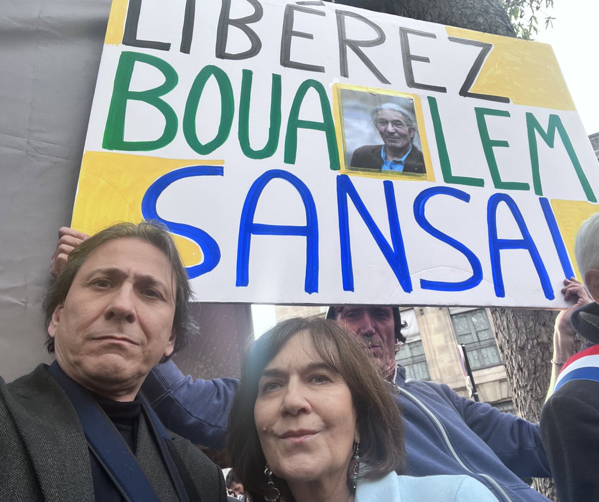 JeromeGuedj's tweet photo. Au rassemblement de soutien à Boualem Sansal avec @laurossignol devant l’@AssembleeNat 

Depuis le 1er jour, sans aucune nuance, un seul mot d’ordre : on n’embastille pas la liberté d’expression. https://t.co/KjazWLvoPs