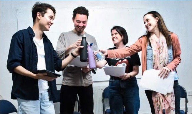 Rehearsal photo of "Hello Mammon!" by Vaughan Evans, directed by Orsolya Nagy and read at AWL last night.

More photos here: actorsandwriters.london/castlist/index…