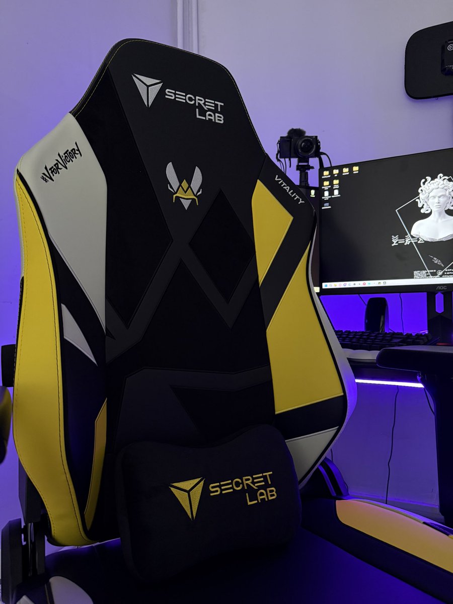 darkbloom tweet media