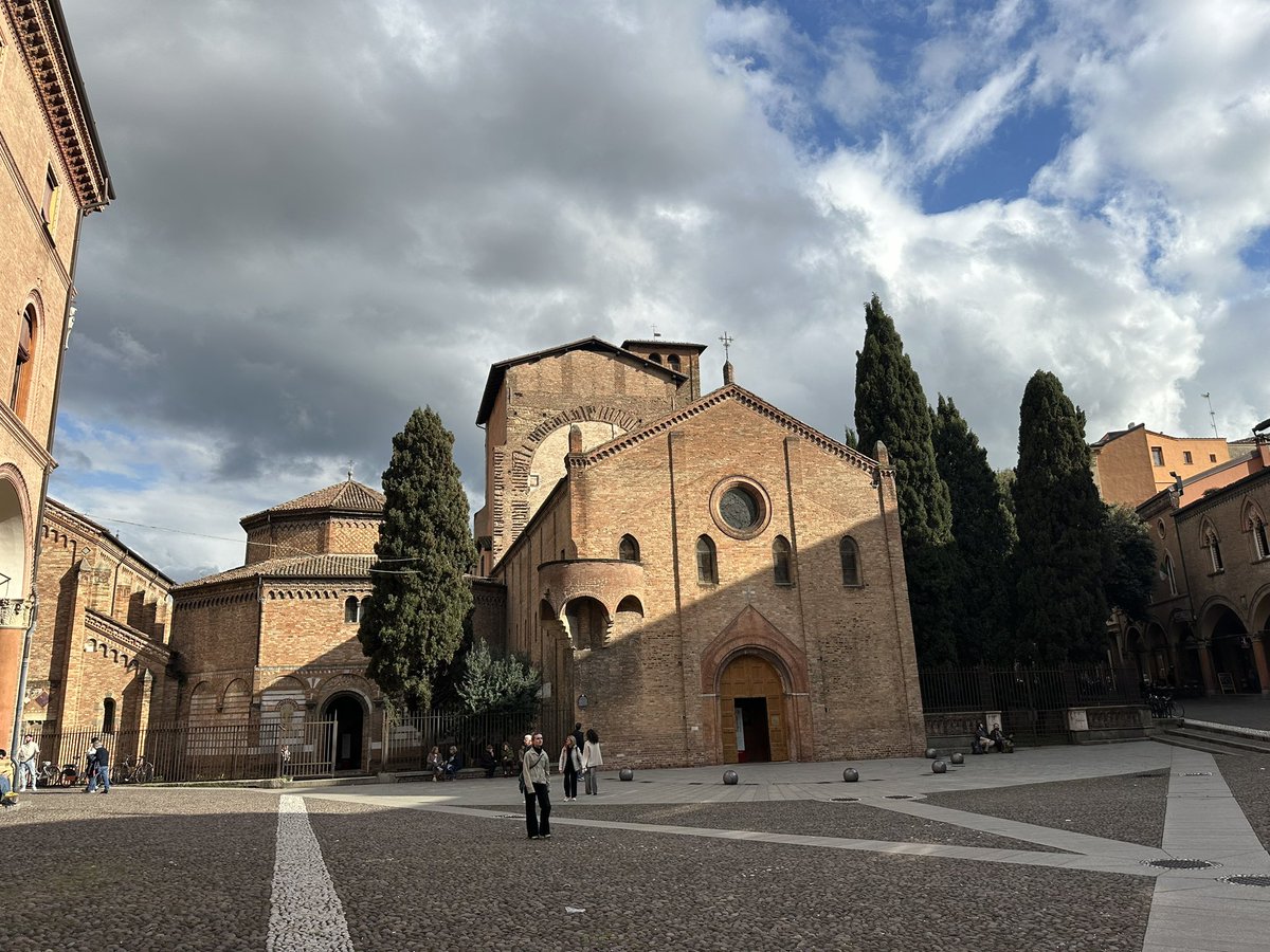 Artemisia12_'s tweet photo. Complesso delle Sette Chiese di Santo Stefano a Bologna. https://t.co/63AKtlScTq