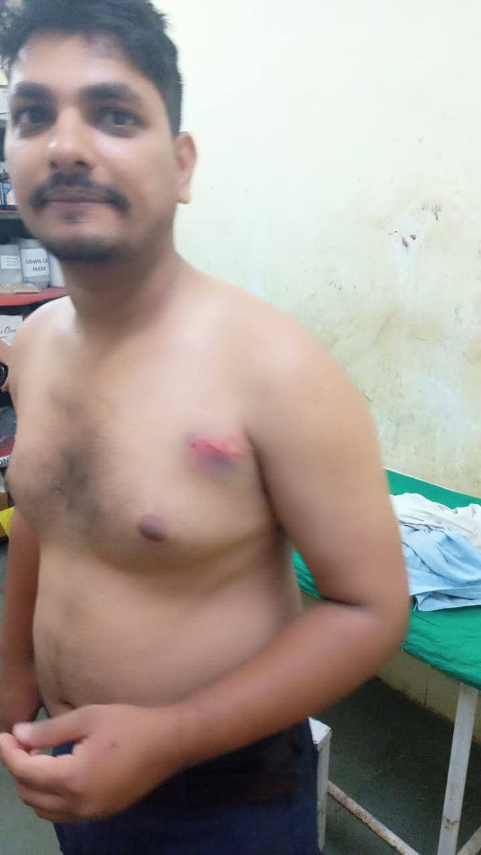 ManagementSazo's tweet photo. @drmcrngp @BhusavalDivn @GM_CRly @RailwaySeva @RailMinIndia *🖕Mr. ANKIT* *BAIRAGI...ALP/BPQ..*
*आज दिनांक 23/03/2025 को 12656 से Spr MJRI/In route के लिए बुक हुआ था...*
*गाड़ी आने के बाद TTE से Bearth के लिए On duty Pass Show किया, TTE ने Bearth Avl. नहीं है बोला, फिर इन्होंने https://t.co/aDClKD5EsS