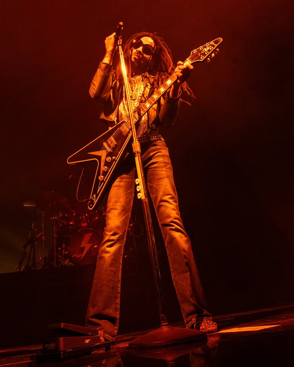 LennyKravitz's tweet photo. Next stop: Antwerp. 

📸: Mia Ross https://t.co/l4dDpOA3wb