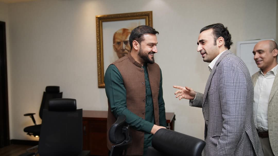 MMaqboo94811627's tweet photo. چئیرمین پاکستان پیپلز پارٹی بلاول بھٹو زرداری سے محمد ذکی چوہدری صدر پاکستان پیپلزپارٹی ضلع ساہیوال، چوہدری سرمد شفقت ٹکٹ ہولڈر #PP199 اور سرخاب سکندر ذکی کی ملاقات
اس موقع پر سابق وزیر اعظم پاکستان راجا پرویز اشرف بھی موجود تھے
@AseefaBZ 
@BBhuttoZardari https://t.co/V9YU3wpMS5