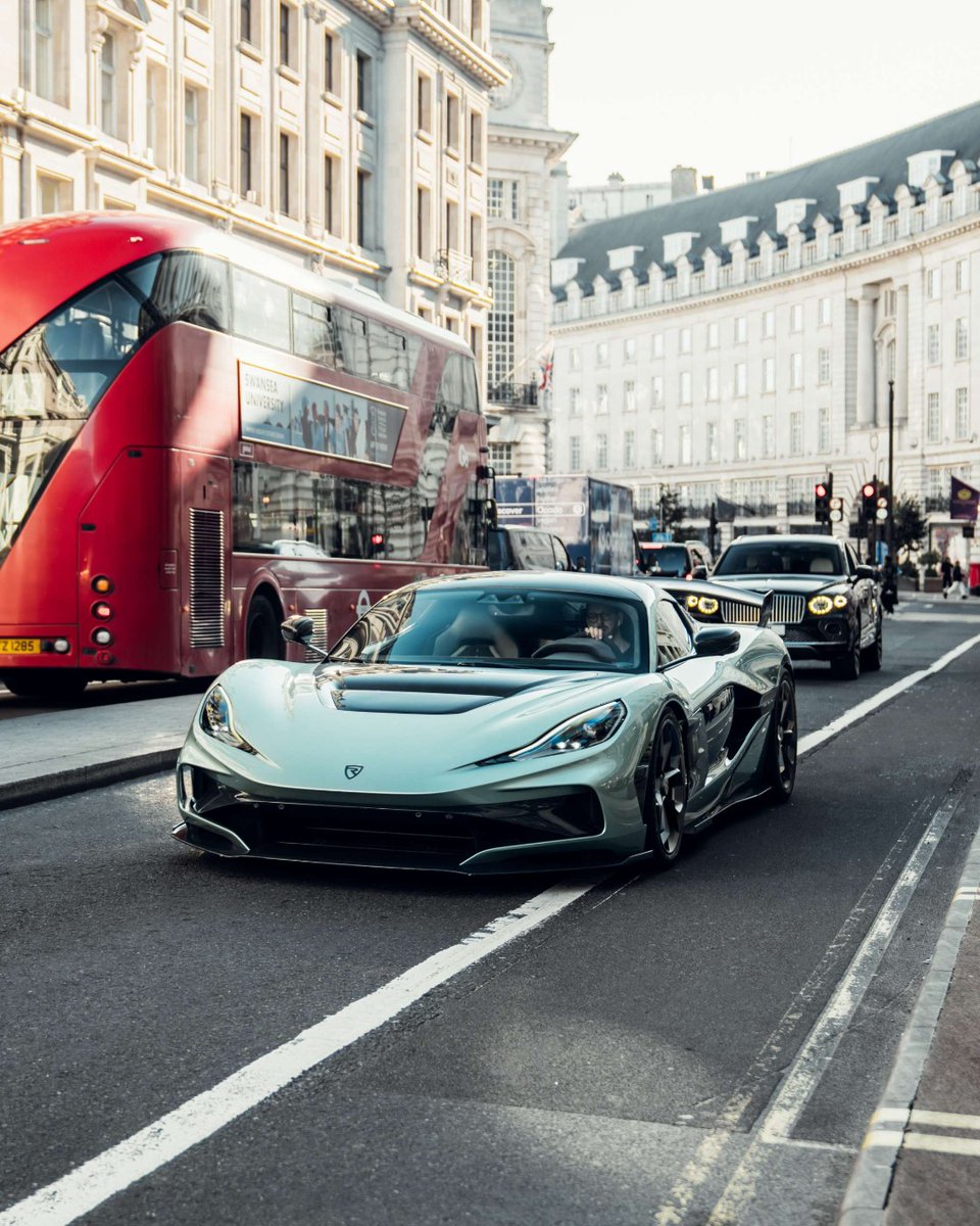 AutomobiliRimac's tweet photo. Historic streets, futuristic speed. 

#Rimac #NeveraR
__
Rimac Nevera: WLTP: electricity consumption, combined 30.0 KWh/100km; CO2 emissions: combined in g/km: 0 https://t.co/NOAbxGe1eJ