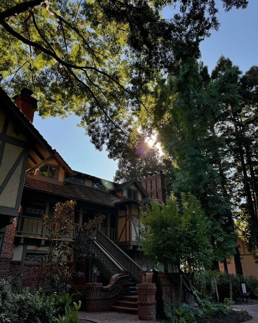 StHelenaCA's tweet photo. That early spring lighting over Harvest Inn 😍 We can feel those longer days and warmer nights just over the horizon. Who's ready for a new season? 

https://t.co/eUo3jdI00m #MyStHelena 

📸 
1: IG/daliaceja 
2: IG/julietrajkowski https://t.co/51KQ7NOhZF