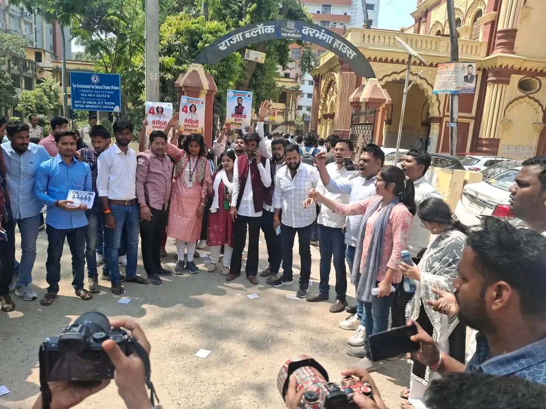 abvpsouthBR's tweet photo. विद्यार्थीयों के अपार समर्थन से #PU जीत रही है #ABVP 

पटना विश्वविद्याल छात्र संघ चुनाव में #ABVP के प्रत्याशियों द्वारा प्रचार के दौरान विद्यार्थियों से मुलाकात कर सम्पूर्ण पैनल के पक्ष में मत एवं समर्थन देकर विजयी बनाने का आग्रह किया

#Vote4ABVP
#ABVP4PUSU https://t.co/PFWzGzjPEb