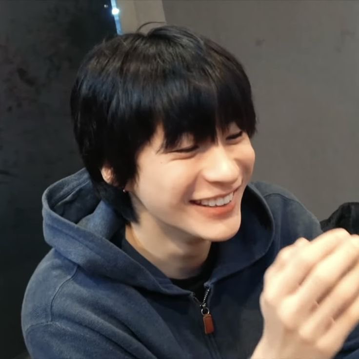 lynnlynnist's tweet photo. i use these two pictures too much, but how could I not? just look at him 😭

#TonTuesday
#SunRII7EWeek https://t.co/SERHvilVML