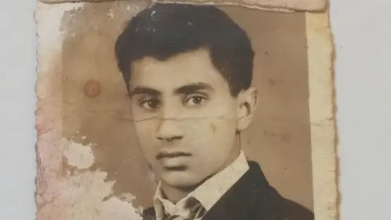 اللي في الصورة دي الجنازة العسكرية للجندي المصري "فوزي محمد عبد المولى ابو الشوك" بس الحقيقة مع ان جنازته كانت النهاردة لكن هو استشهد من ٥٧ سنة!!

فوزي من مواليد ١٨ يناير ١٩٤٥م، كان شاب اسكندراني بسيط من الدخيلة، وهوا في سن التجنيد خدم في حرب اليمن فترة، وبعدين نزل اجازة ٢٨ يوم