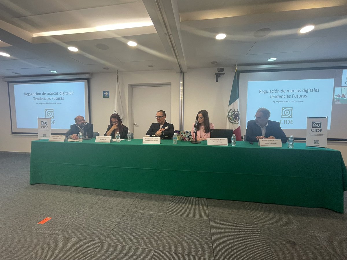 <a href="/claraluzalvarez/">Clara Luz Alvarez</a> <a href="/soyirenelevy/">Irene Levy</a> <a href="/L0jeda/">Lucía Ojeda</a> <a href="/EtzelSalinas/">Etzel Salinas M.</a> <a href="/jrxopa/">José Roldán Xopa</a> <a href="/mig_calderon/">Miguel Calderon</a> <a href="/isabeldavara/">Isabel Davara</a> <a href="/fernegretep/">Jorge Fernando Negrete P.</a> <a href="/salmajalife/">salma jalife</a> Moderadores <a href="/jrxopa/">José Roldán Xopa</a> y Ernesto Flores-Roux