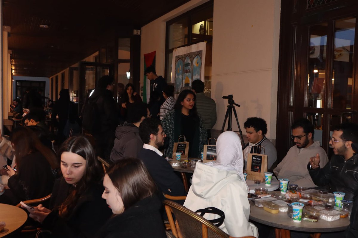 RamadanAtKoc's tweet photo. 4.Koç Üniversitesi Ramazan İftarı'na katılan tüm misafirlerimize teşekkür ediyoruz. Yağmurlu bir havada her seneki samimiyet ve heyecanla iftarımızı gerçekleştirmek bizler için çok kıymetliydi. Gelecek senelerde görüşmek üzere 🌟

#koçtaiftar #ramadanatkoc https://t.co/Y0h2xG9Ibf