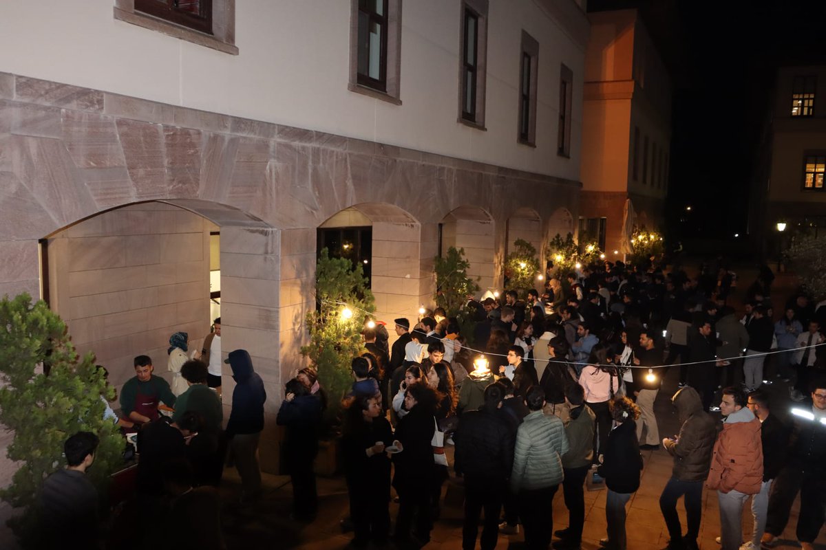 RamadanAtKoc's tweet photo. 4.Koç Üniversitesi Ramazan İftarı'na katılan tüm misafirlerimize teşekkür ediyoruz. Yağmurlu bir havada her seneki samimiyet ve heyecanla iftarımızı gerçekleştirmek bizler için çok kıymetliydi. Gelecek senelerde görüşmek üzere 🌟

#koçtaiftar #ramadanatkoc https://t.co/Y0h2xG9Ibf