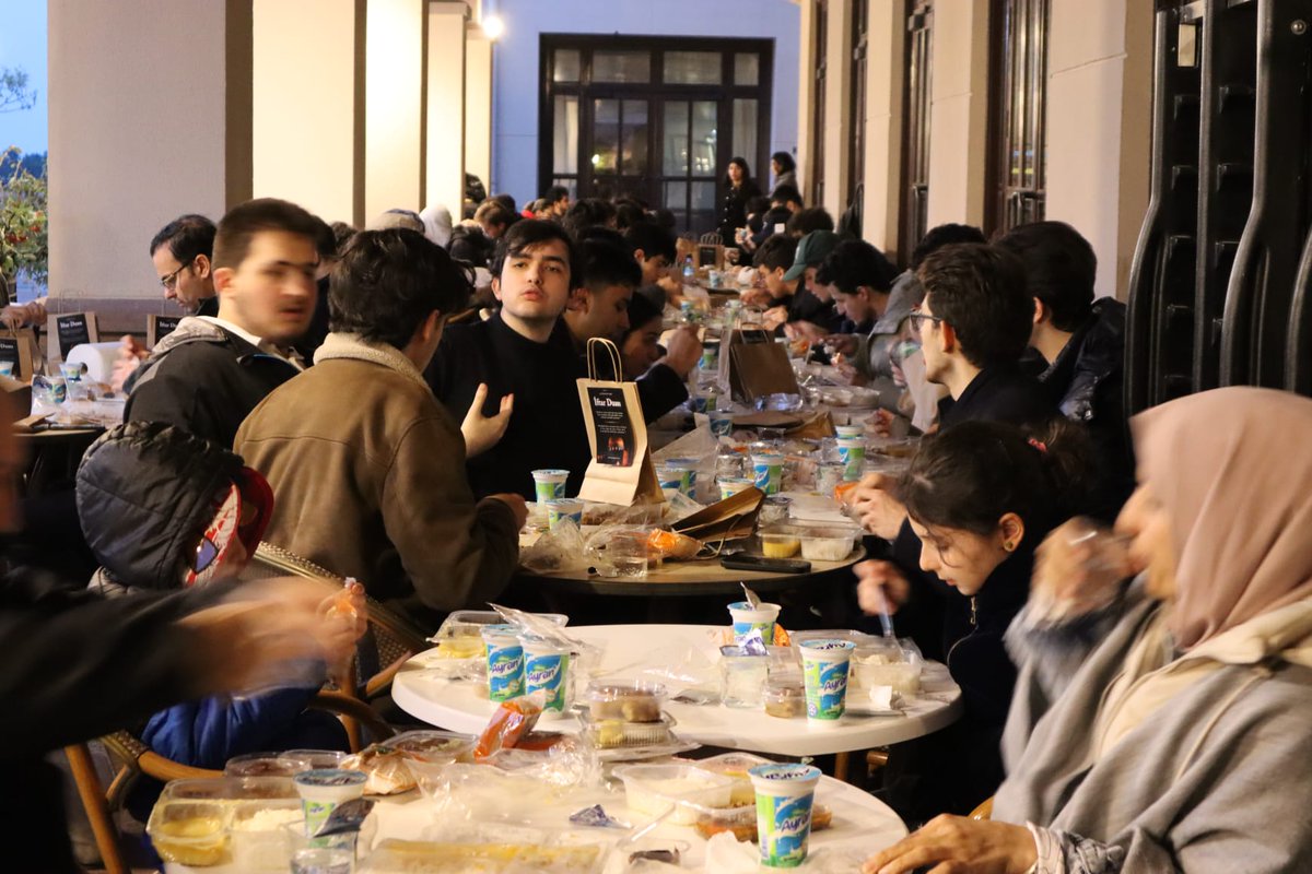RamadanAtKoc's tweet photo. 4.Koç Üniversitesi Ramazan İftarı'na katılan tüm misafirlerimize teşekkür ediyoruz. Yağmurlu bir havada her seneki samimiyet ve heyecanla iftarımızı gerçekleştirmek bizler için çok kıymetliydi. Gelecek senelerde görüşmek üzere 🌟

#koçtaiftar #ramadanatkoc https://t.co/Y0h2xG9Ibf
