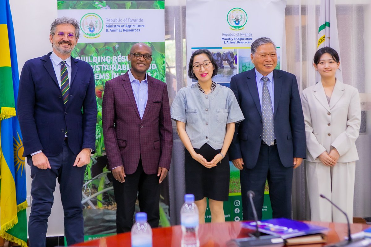 Ministry of Agriculture & Animal Resources |Rwanda (@rwandaagri) on Twitter photo Today, Hon. <a href="/mcbagabe/">Mark Cyubahiro Bagabe, PhD</a> met with <a href="/KOICA_Rwanda/">KOICA Rwanda</a> & <a href="/WFP_Rwanda/">WFP Rwanda</a> to discuss a $16.8M project boosting climate resilience & green jobs for youth in Rwanda. Set for Gatsibo, it will rehabilitate 500ha of marshland and develop 300ha of terraces. Today, Hon. <a href="/mcbagabe/">Mark Cyubahiro Bagabe, PhD</a> met with <a href="/KOICA_Rwanda/">KOICA Rwanda</a> & <a href="/WFP_Rwanda/">WFP Rwanda</a> to discuss a $16.8M project boosting climate resilience & green jobs for youth in Rwanda. Set for Gatsibo, it will rehabilitate 500ha of marshland and develop 300ha of terraces.