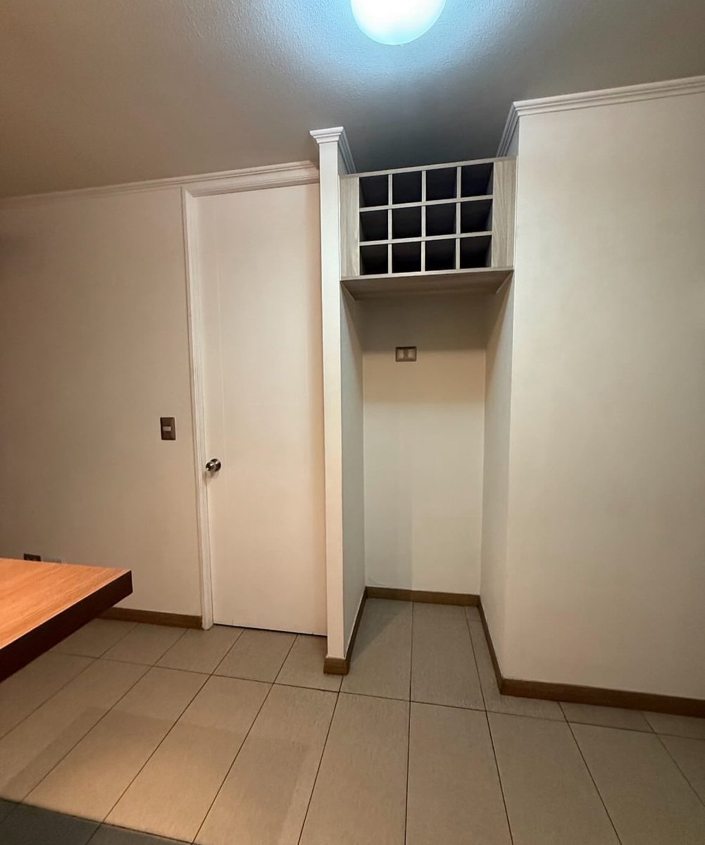 Depto Arriendo SIN MUEBLES Metro Ñuble de 1 dormitorio 1 baño 
Piso 7 Orientación Sur 
Valor Arriendo: $360.000 Incluye Estacionamiento, Gasto común aparte. Disponibilidad Inmediata 
📲 (9) 5218-3620 #Santiago