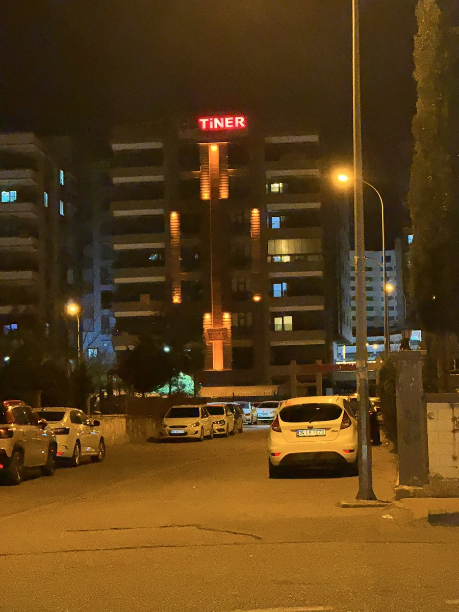 Beşiktaş lılar olarak oturduğumuz bina !!!
 <a href="/Besiktas/">Beşiktaş JK</a> 
<a href="/HerrGunBesiktas/">Her Gün Beşiktaş</a> 
#Besiktas 
#galatasaraybesiktas