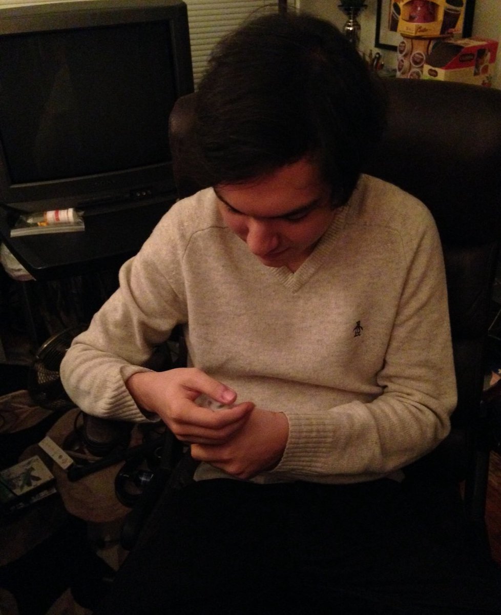 Aziz and his hamster 🥹🩷