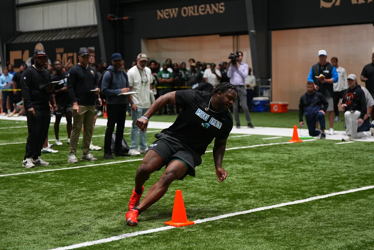 GreenWaveFB's tweet photo. Testing ✅ 
On field ➡️

#NFLWave https://t.co/aKE1XPHG9F
